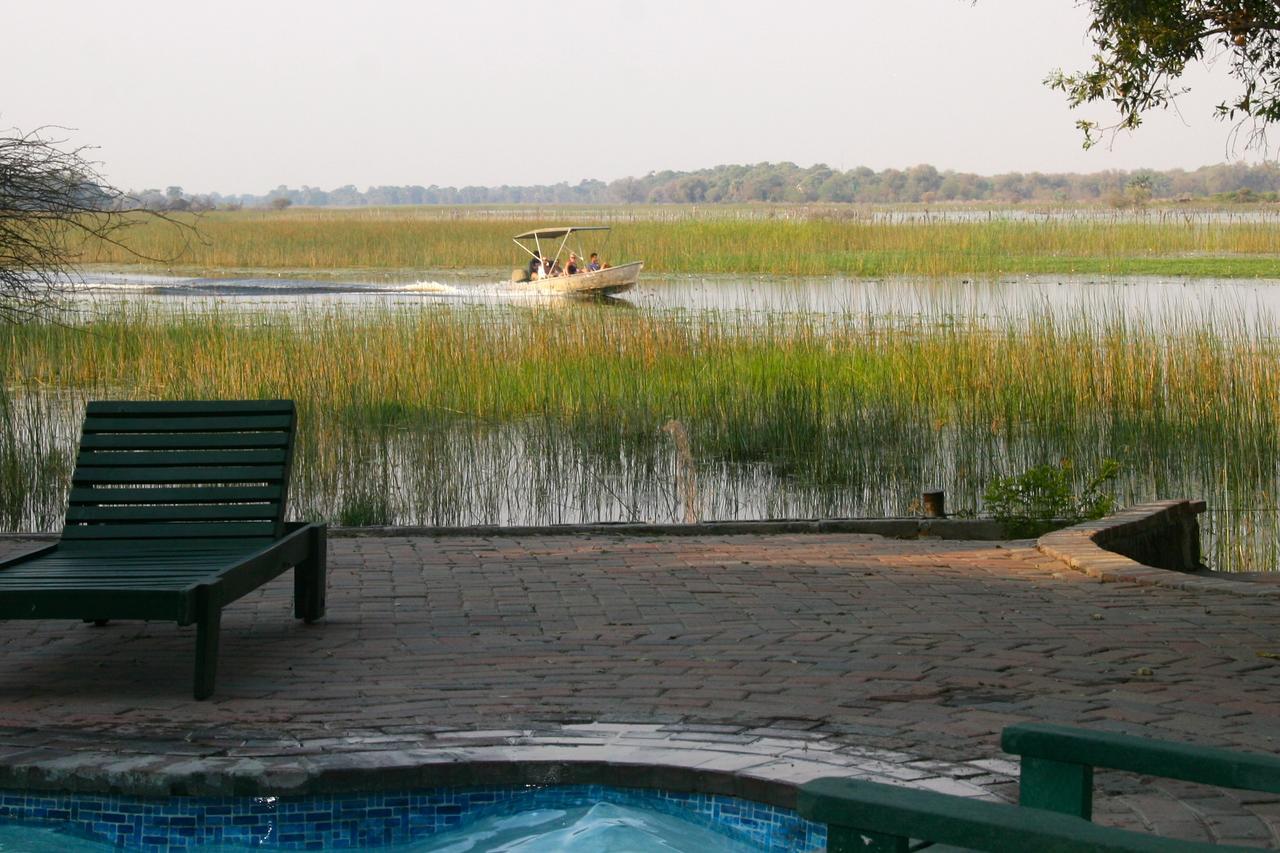 Island Safari Lodge Maun Buitenkant foto