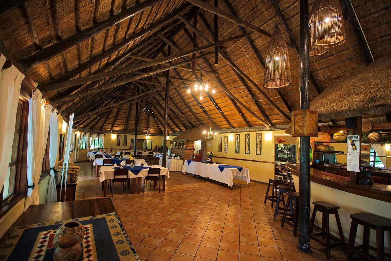 Island Safari Lodge Maun Buitenkant foto