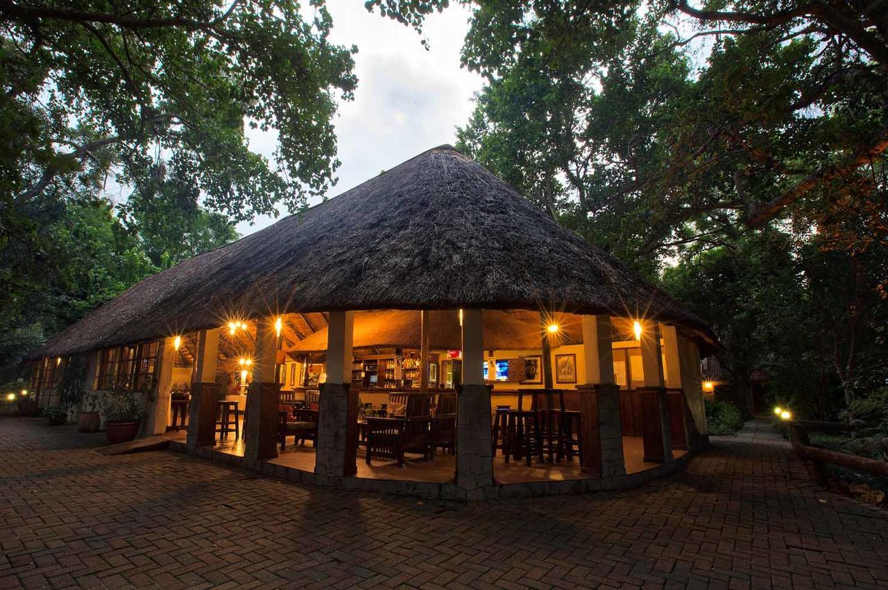 Island Safari Lodge Maun Buitenkant foto