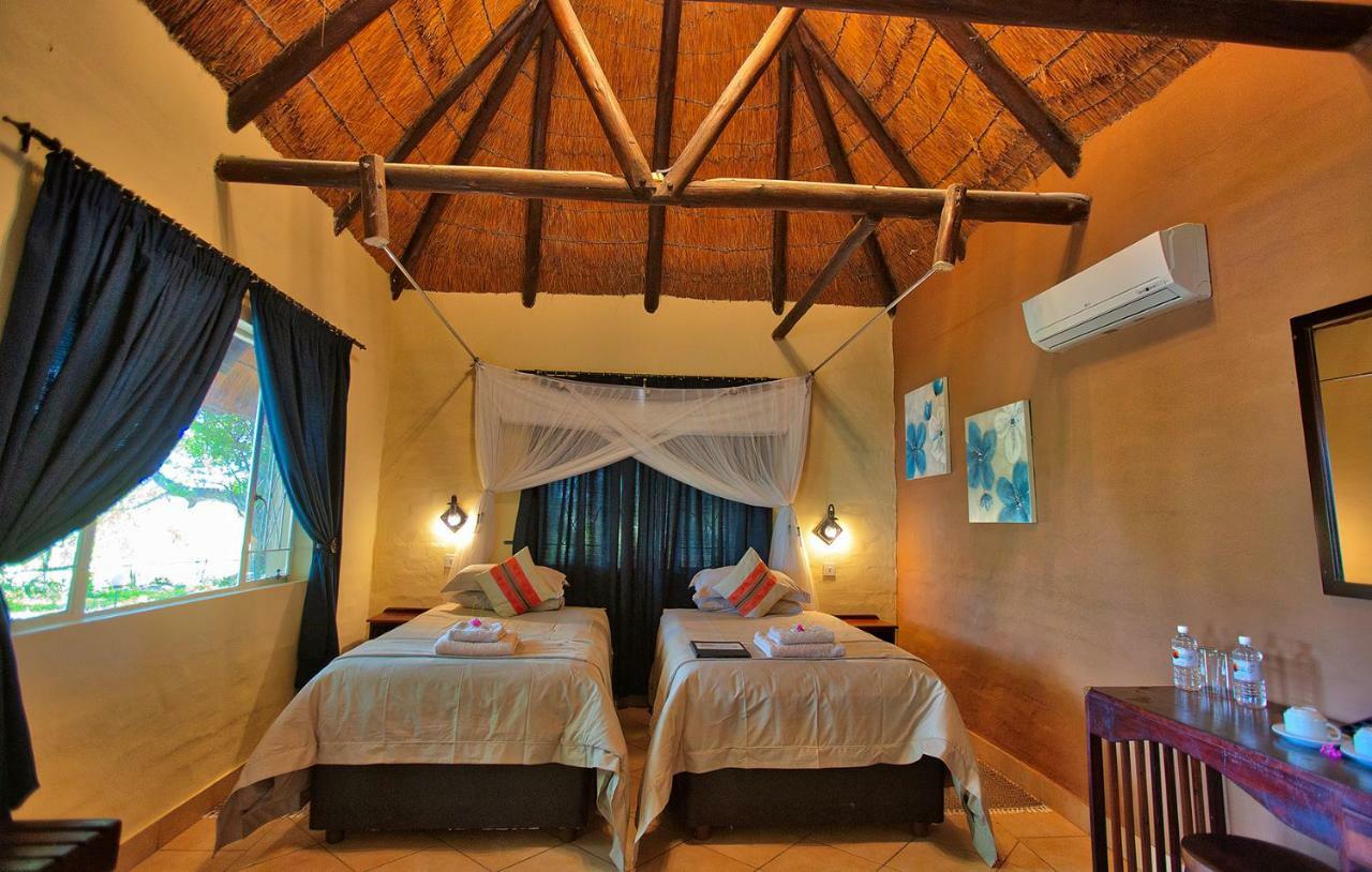 Island Safari Lodge Maun Buitenkant foto